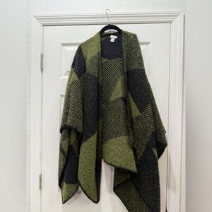 Green and Black Geometric Knit Poncho